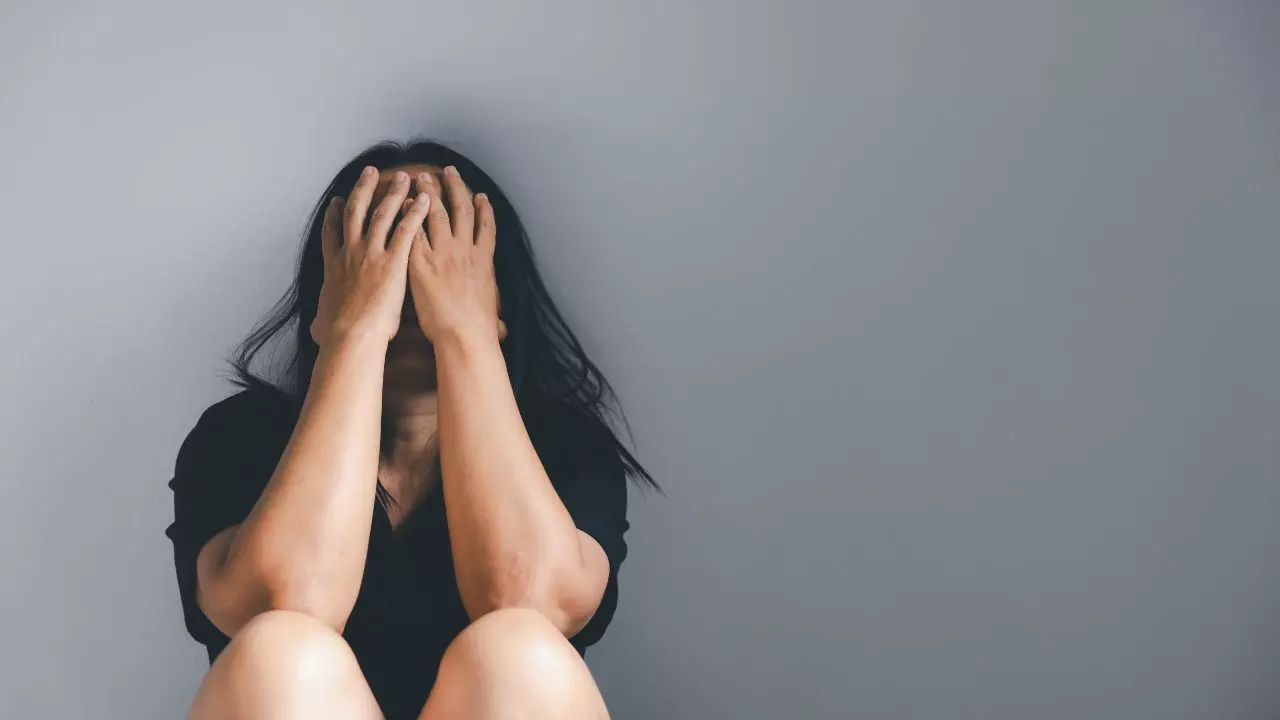 पार्टी के दौरान ड्रिंक में मिलाया नशा, फिर MBBS स्टूडेंट का किया रेप, आरोपी वीडियो बनाकर महीने भर करता रहा ब्लैकेमल पार्टी के दौरान ड्रिंक में मिलाया नशा, फिर MBBS स्टूडेंट का किया रेप, आरोपी वीडियो बनाकर महीने भर करता रहा ब्लैकेमल
