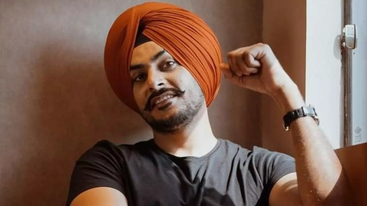 सिर और स्पाइनल पर लगीं गंभीर चोटें, जानें पंजाबी सिंगर Rajveer Jawanda की अब कैसी है हालत सिर और स्पाइनल पर लगीं गंभीर चोटें, जानें पंजाबी सिंगर Rajveer Jawanda की अब कैसी है हालत