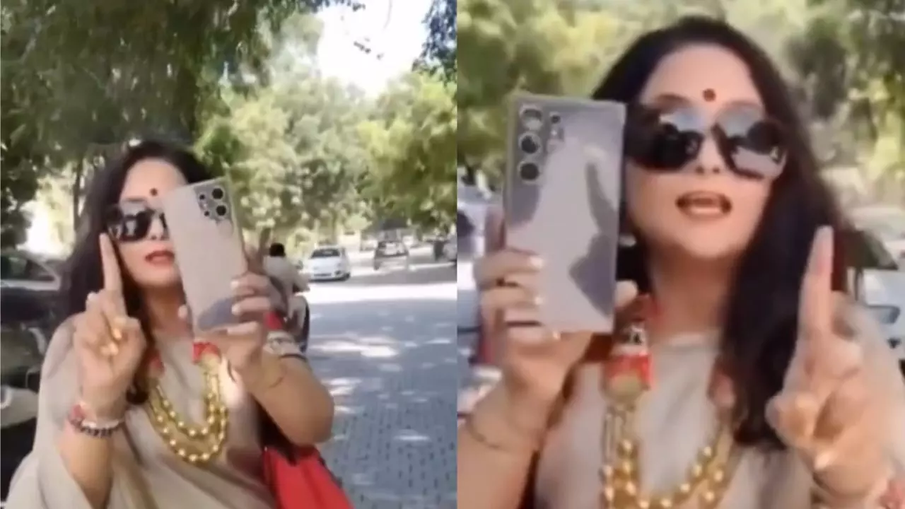 3 लाख का नुकसान होगा...दो मिनट की देर पर महिला और उबर ड्राइवर में 300 रुपये के लिए झगड़ा | Video Viral