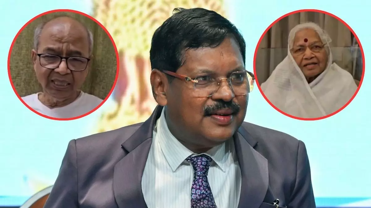 SC में जूता फेंकने की घटना की CJI गवई की मां-बहन ने की कड़ी निंदा, आरोपी बोला– परमात्मा ने जो कराया वह किया- TOP UPDATES