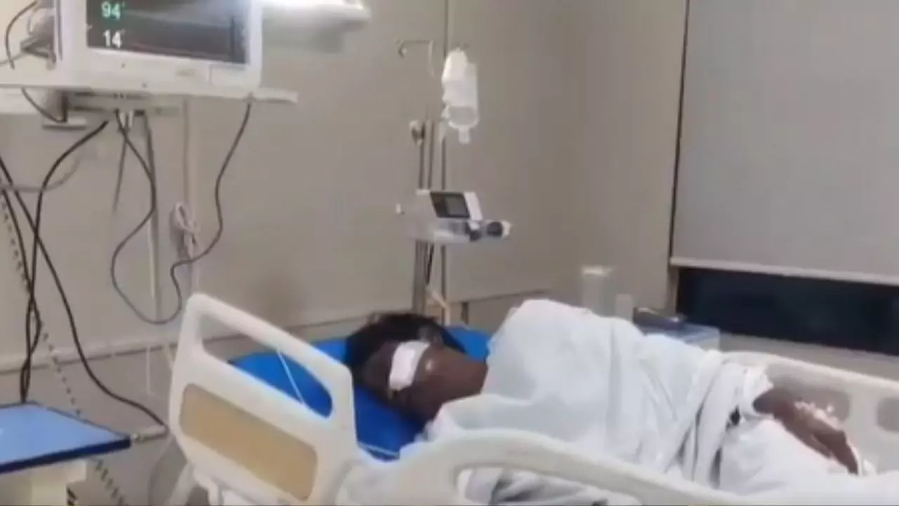बाल-बाल बची आंख... जनता की मदद करने का ऐसा अंजाम, BJP ने शंकर घोष और खगेन मुर्मू पर हमले को लेकर कहा - TMC ने रची साजिश बाल-बाल बची आंख... जनता की मदद करने का ऐसा अंजाम, BJP ने शंकर घोष और खगेन मुर्मू पर हमले को लेकर कहा - TMC ने रची साजिश