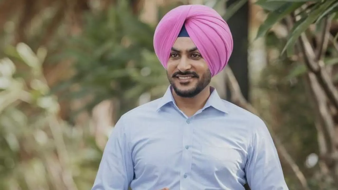 पंजाबी सिंगर Rajvir Jawanda का निधन, एक्सीडेंट के बाद 12 दिनों से अस्पताल में चल रहा था इलाज पंजाबी सिंगर Rajvir Jawanda का निधन, एक्सीडेंट के बाद 12 दिनों से अस्पताल में चल रहा था इलाज