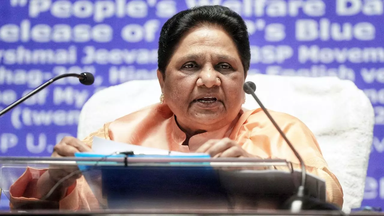 इनका दोहरा चरित्र दिखता है... BSP सुप्रीमो मायावती ने सपा और कांग्रेस को लताड़ा, BJP की तारीफ की- 10 बातें इनका दोहरा चरित्र दिखता है... BSP सुप्रीमो मायावती ने सपा और कांग्रेस को लताड़ा, BJP की तारीफ की- 10 बातें