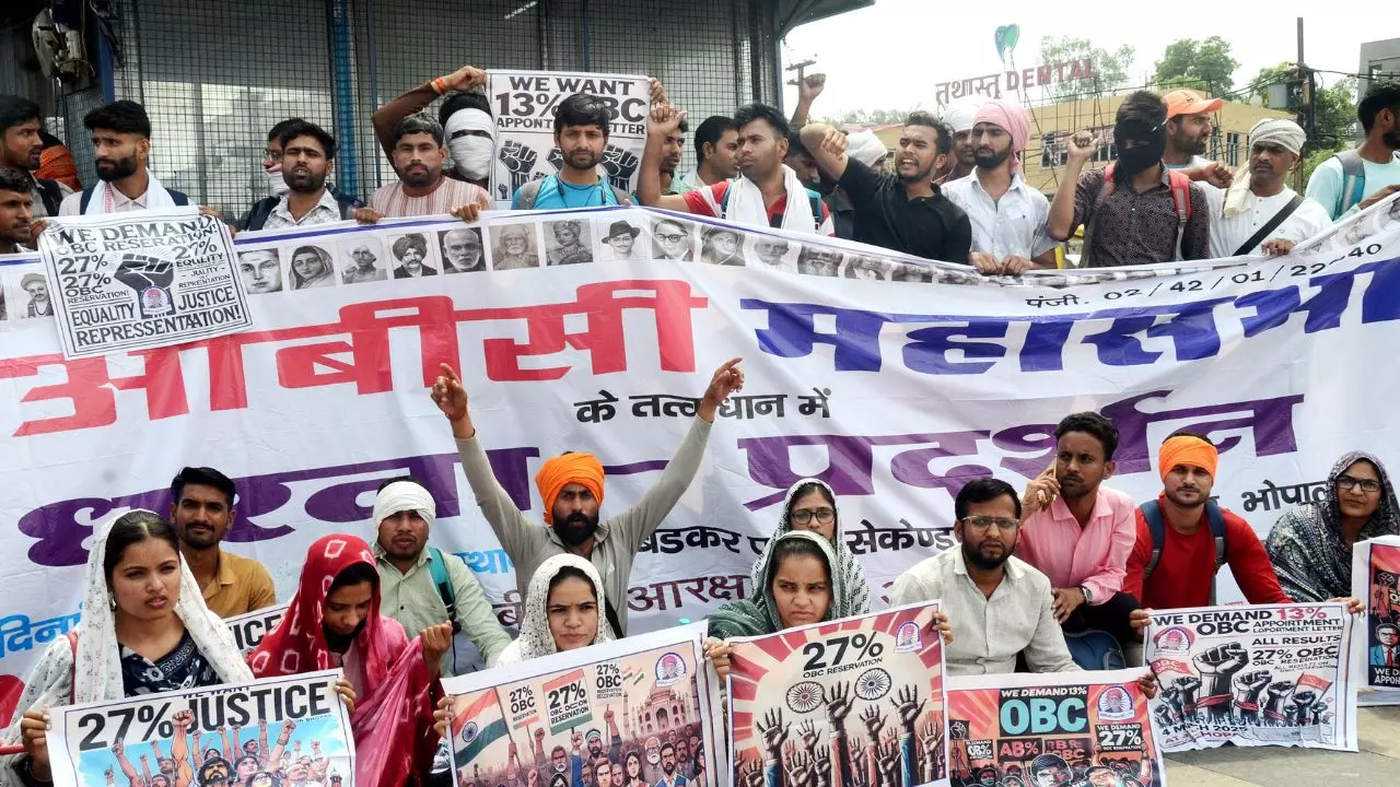 जितनी आबादी, उतना हक... राहुल गांधी के सुर में सुर मिला रहे बीजेपी के ये सीएम, ओबीसी आरक्षण पर संग्राम जितनी आबादी, उतना हक... राहुल गांधी के सुर में सुर मिला रहे बीजेपी के ये सीएम, ओबीसी आरक्षण पर संग्राम