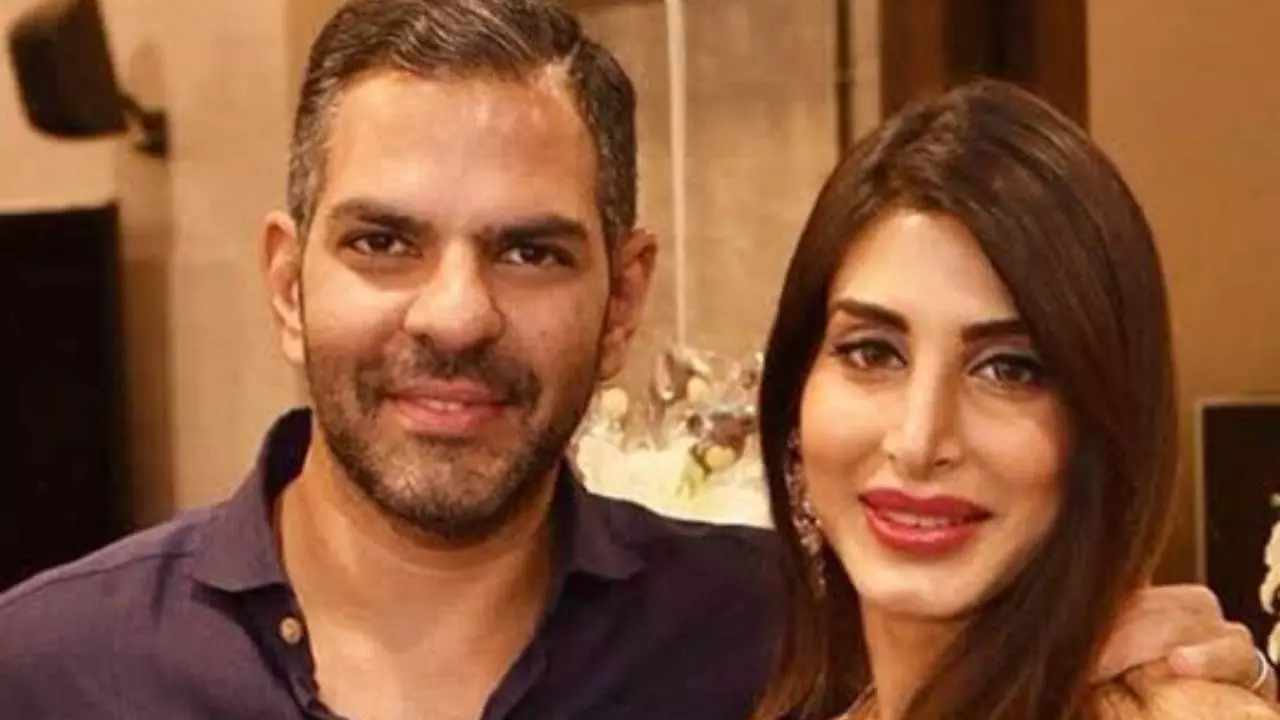 फिर मचा संजय कपूर की वसीयत पर बवाल, करिश्मा के वकील ने प्रिया सचदेवा को बताया सिंड्रेला वाली सौतेली मां फिर मचा संजय कपूर की वसीयत पर बवाल, करिश्मा के वकील ने प्रिया सचदेवा को बताया सिंड्रेला वाली सौतेली मां