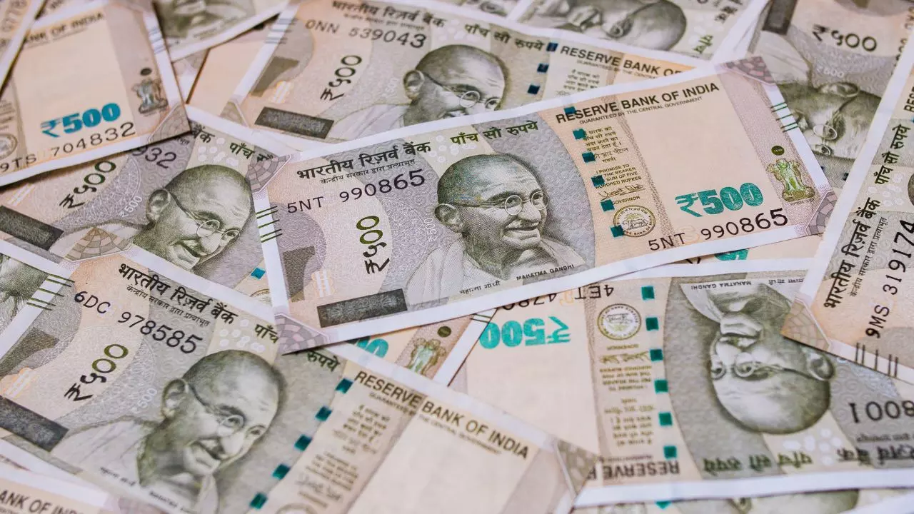 CM आवास समेत सरकारी भवनों पर करोड़ों का बकाया, विकास कार्य में देरी और सैलरी को तरस रहे लोग