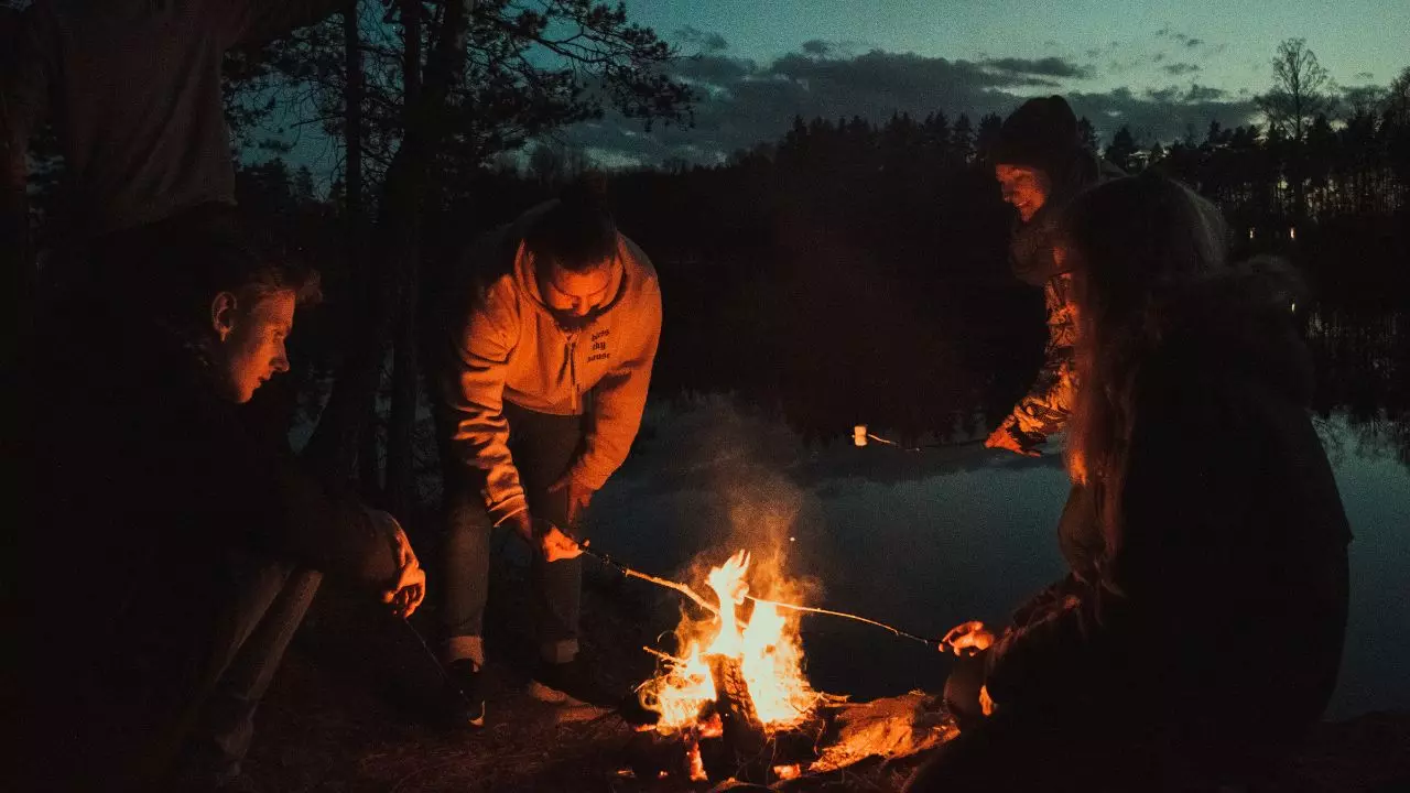 दिल्ली में अक्टूबर की पहली ठंडक! दो साल बाद तापमान 20 डिग्री से नीचे, यूपी में मौसम हुआ शुष्क