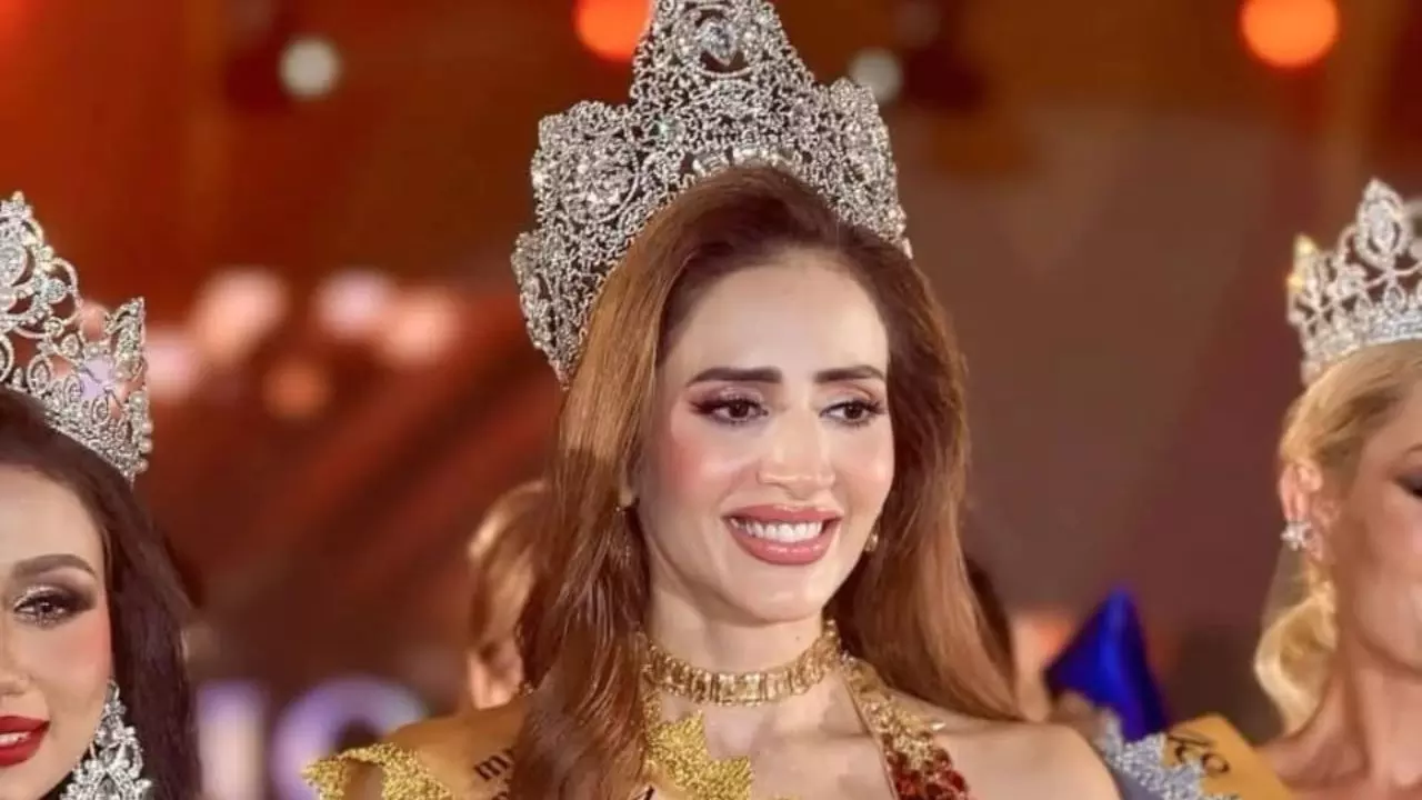 कौन हैं Sherry Singh? यूपी के छोटे से गांव से निकलकर भारत को पहली बार दिलाया Mrs. Universe 2025 का ताज