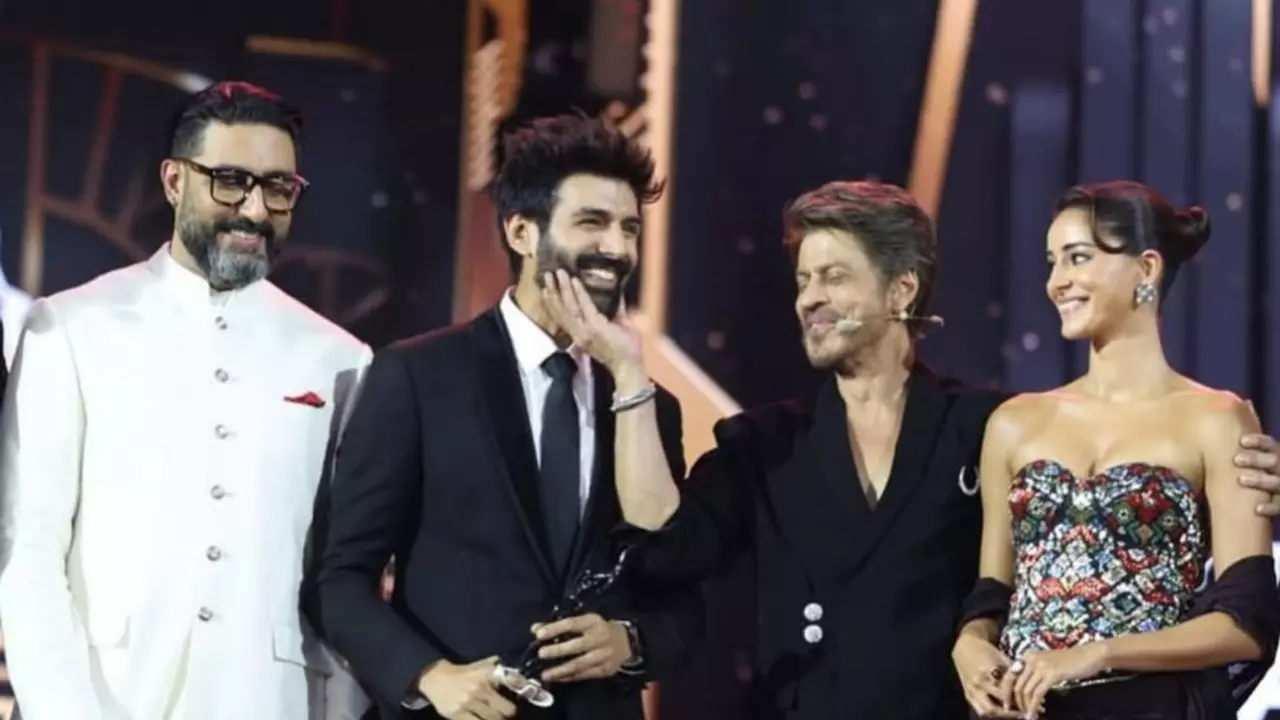 Filmfare Awards 2025 : Alia Bhatt बनीं बेस्ट एक्ट्रेस, Abhishek और Kartik ने शेयर किया बेस्ट एक्टर अवॉर्ड, लापता लेडीज़ ने मचाई धूम