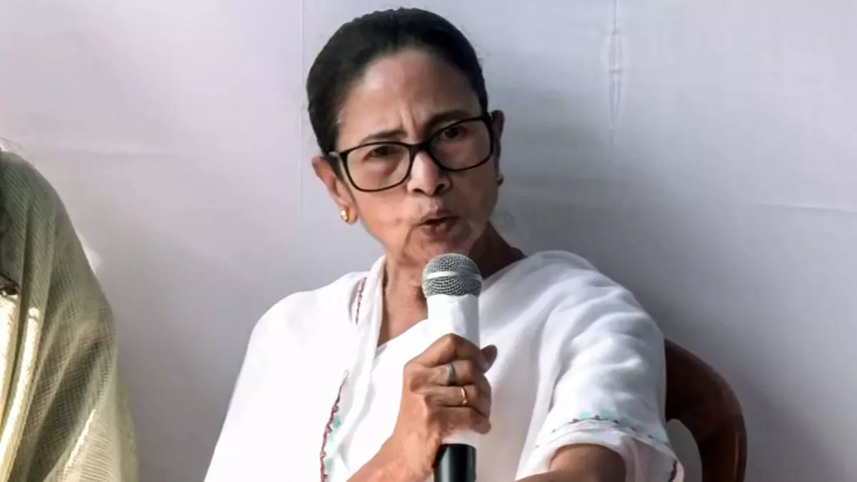 रात में लड़कियां बाहर न निकलें... दुर्गापुर गैंगरेप मामले पर ममता बनर्जी के बयान से मचा बवाल, विपक्ष ने कहा- शर्मनाक