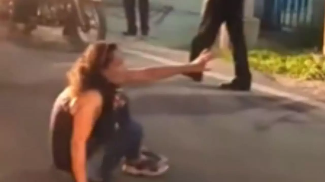 उड़ता पंजाब...नशे में चूर लड़की, सड़क पर लड़खड़ाती आई नजर, हालत देख दंग रह गए लोग