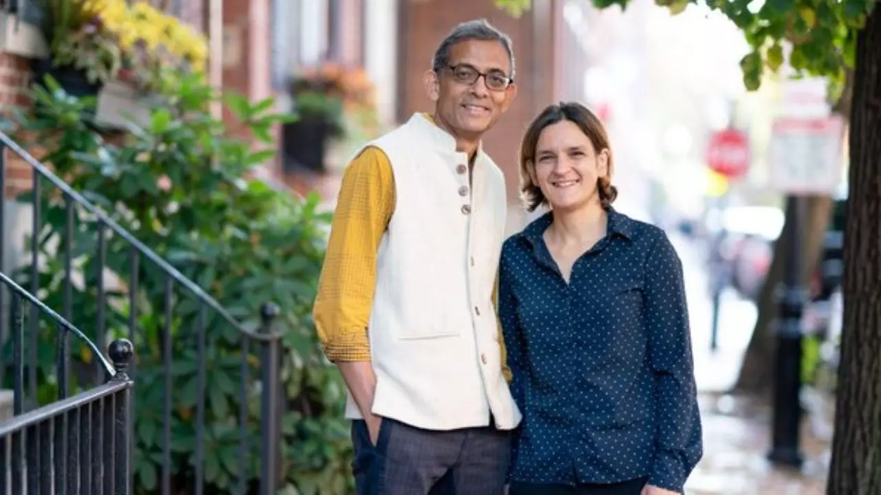 US छोड़ रहे नोबल पुरस्कार विजेता Abhijit Banerjee और Esther Duflo, कहीं ट्रंप की नीति तो नहीं वजह?