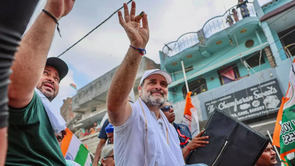 तेजस्वी यादव की राह में ‘किशोर’ कांटे! राघोपुर में होगा हाईवोल्टेज मुकाबला? जानिए कितनी सीटों पर चुनाव लड़ेगी कांग्रेस