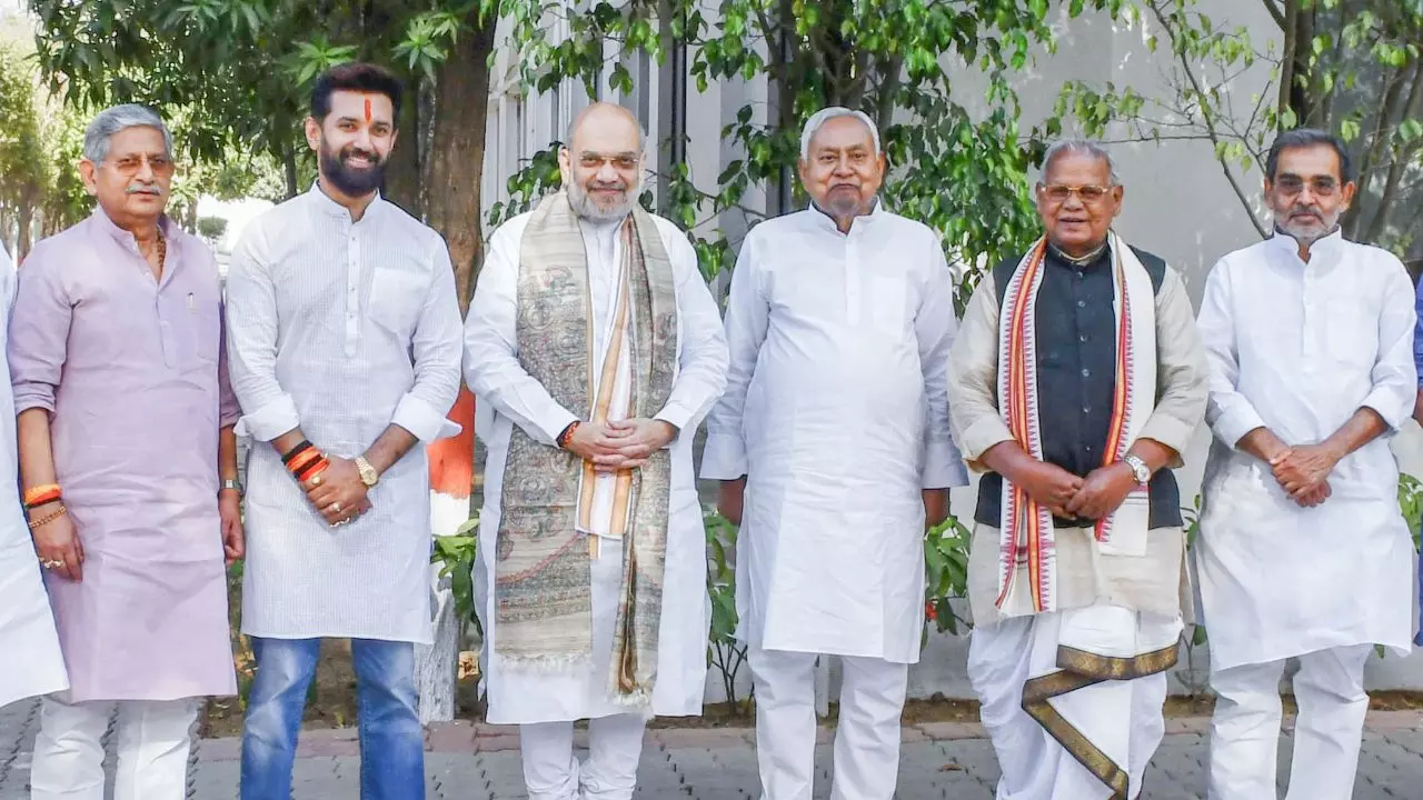 बिहार चुनाव 2025: मांझी और कुशवाहा की नाराज़गी से गठबंधन में तनाव, अब दोनों को कैसे मनाएगी एनडीए? बिहार चुनाव 2025: मांझी और कुशवाहा की नाराज़गी से गठबंधन में तनाव, अब दोनों को कैसे मनाएगी एनडीए?