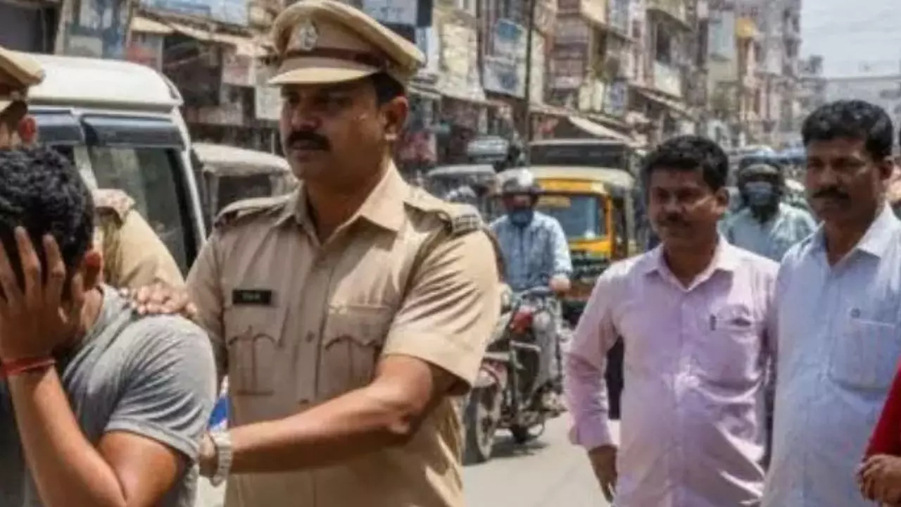 दिल्ली के नरेला इलाके में पुलिस ने किया एनकाउंटर, लॉरेंस बिश्नोई गैंग के शार्प शूटर को लगी गोली