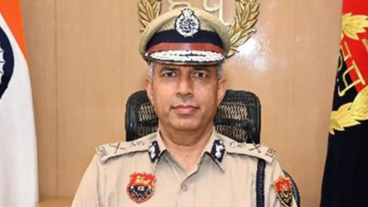 हरियाणा सरकार को किस बात का डर? IPS वाई. पूरन कुमार पर बवाल के बीच DGP शत्रुजीत कपूर को भेजा गया छुट्टी पर हरियाणा सरकार को किस बात का डर? IPS वाई. पूरन कुमार पर बवाल के बीच DGP शत्रुजीत कपूर को भेजा गया छुट्टी पर