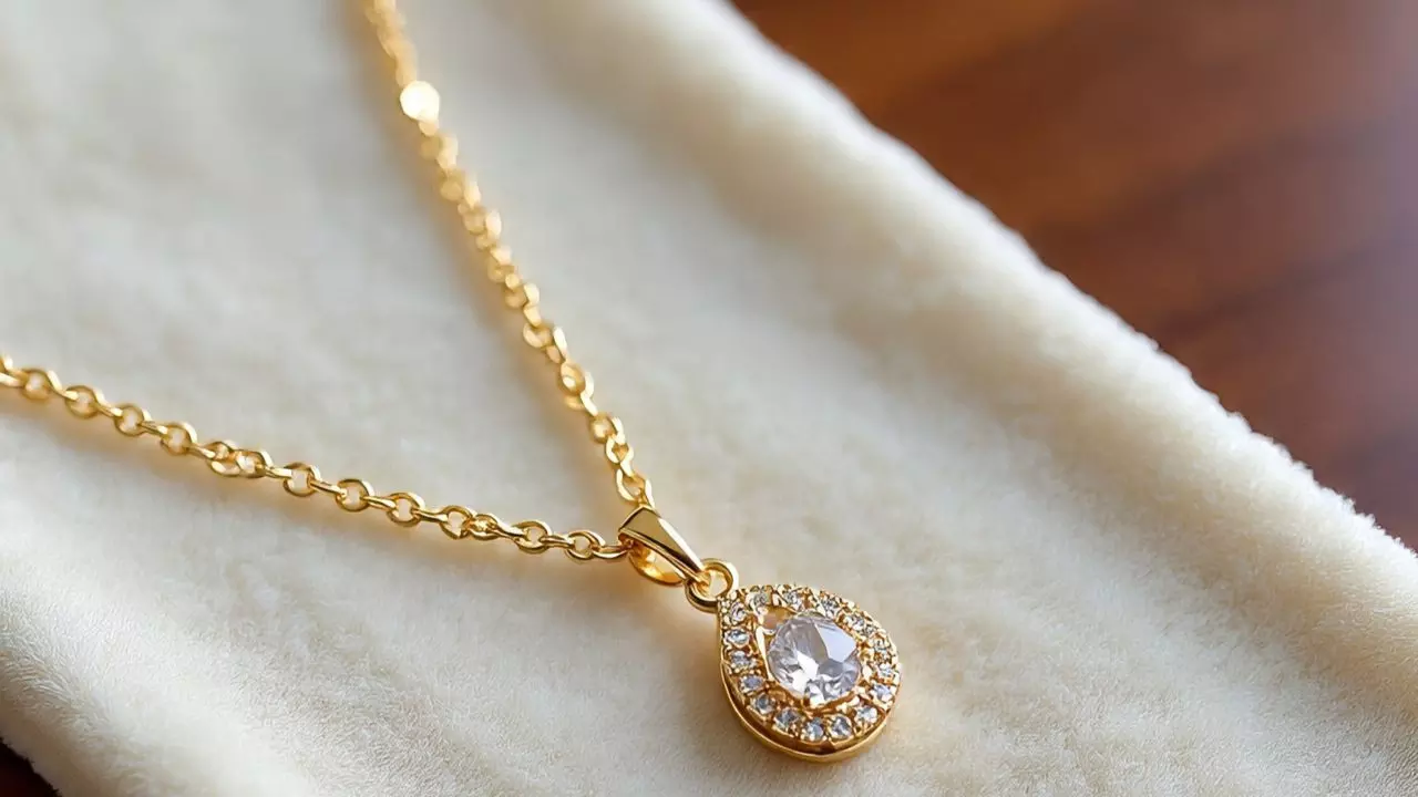 शादी से पहले गोल्ड खरीदने का बना रहे हैं प्लान? इन 5 बातों का रखें ध्यान