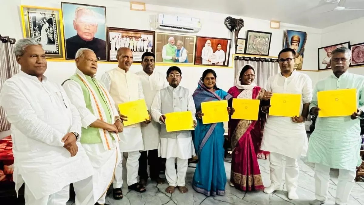 बिहार चुनाव 2025: दामाद-समधन से लेकर बहू तक... जानिए कौन हैं वे 6 उम्मीदवार, जिन्हें जीतन राम मांझी की पार्टी HAM ने दिया टिकट बिहार चुनाव 2025: दामाद-समधन से लेकर बहू तक... जानिए कौन हैं वे 6 उम्मीदवार, जिन्हें जीतन राम मांझी की पार्टी HAM ने दिया टिकट