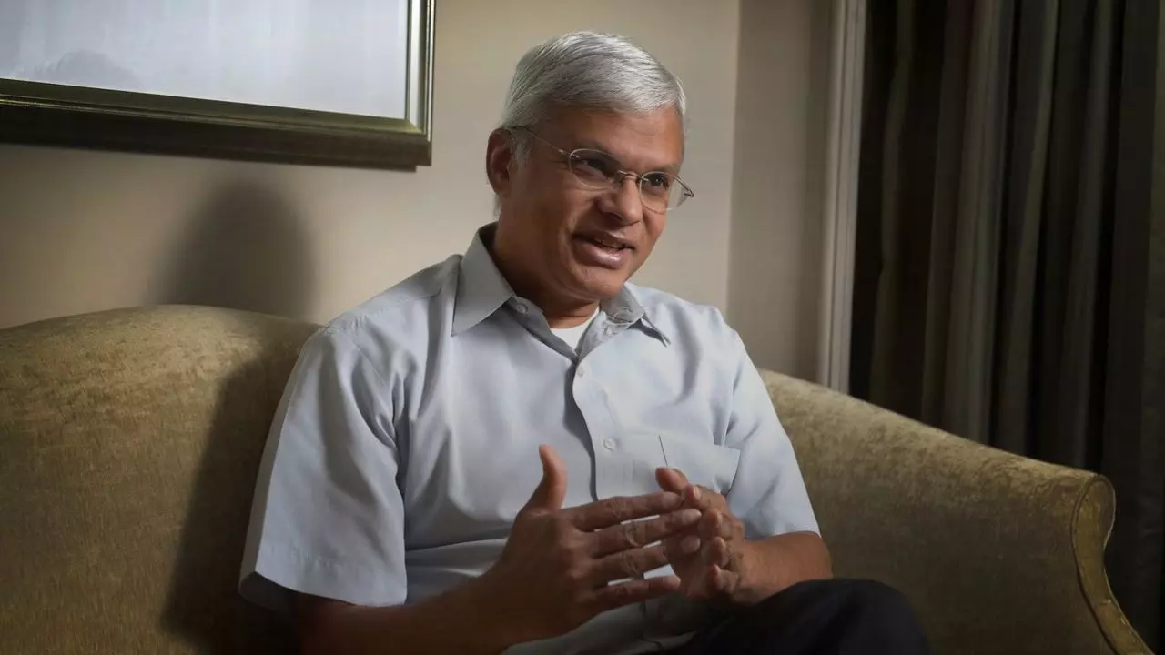 कौन हैं भारतीय मूल के US रणनीतिकार Ashley Tellis? सीक्रेट डॉक्यूमेंट ले जाने और चीन के अधिकारियों से मिलने का है आरोप