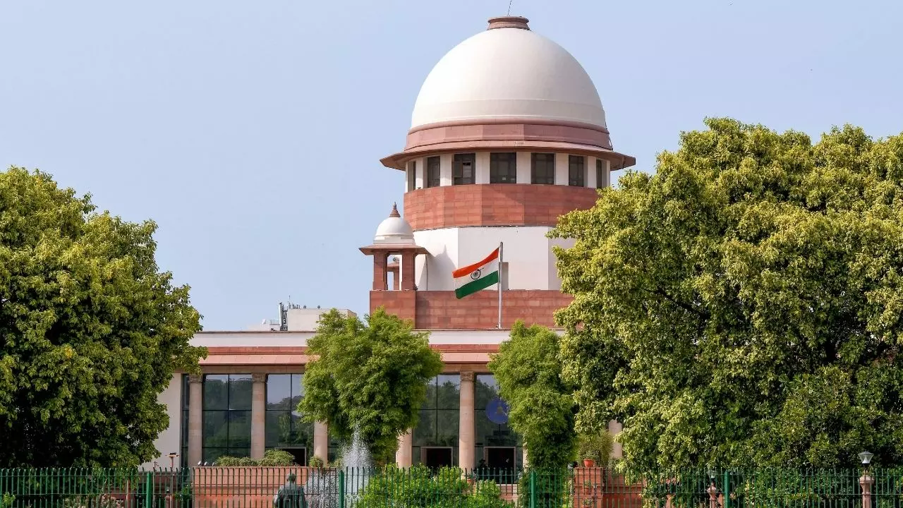 पत्नी पति को मूर्ख न समझे... सुप्रीम कोर्ट ने कपल को दी सलाह, मतभेद खत्म करने के लिए निकाले बीच का रास्ता