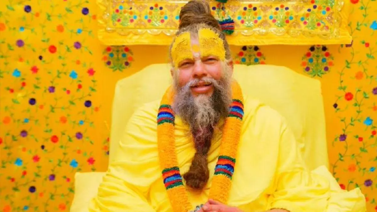 प्रेमानंद महाराज की सेहत के लिए मांगी जा रही दुआ, मुस्लिम युवाओं ने दरगाह साबिर पाक में चढ़ाई चादर