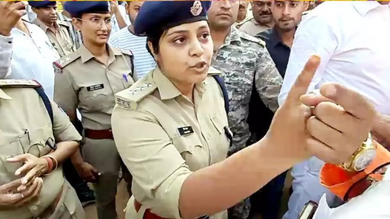 कौन हैं ग्वालियर की सीएसपी हिना खान? भीड़ को काबू करने के लिए लगाए जय श्री राम के नारे