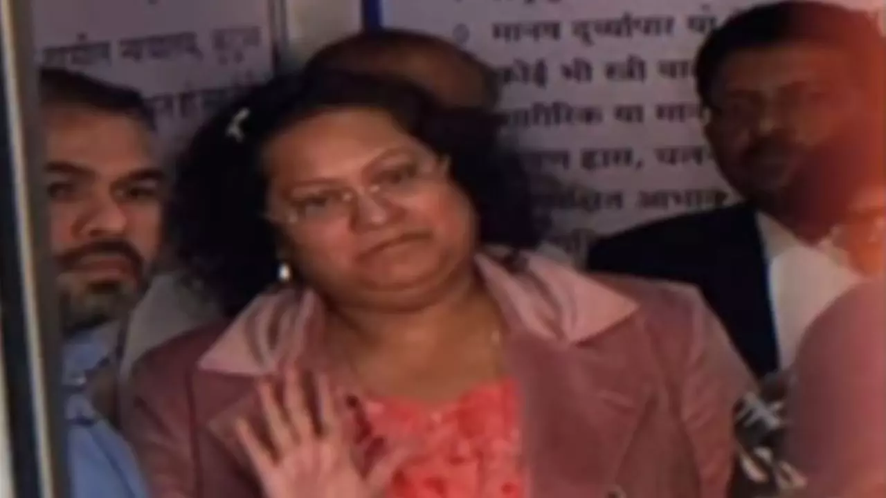 कौन हैं IAS सौम्या चौरसिया, जिन पर 19 गुना अधिक संपत्ति रखने का है आरोप, भूपेश बघेल के समय रह चुकी हैं डिप्टी सेक्रेटरी