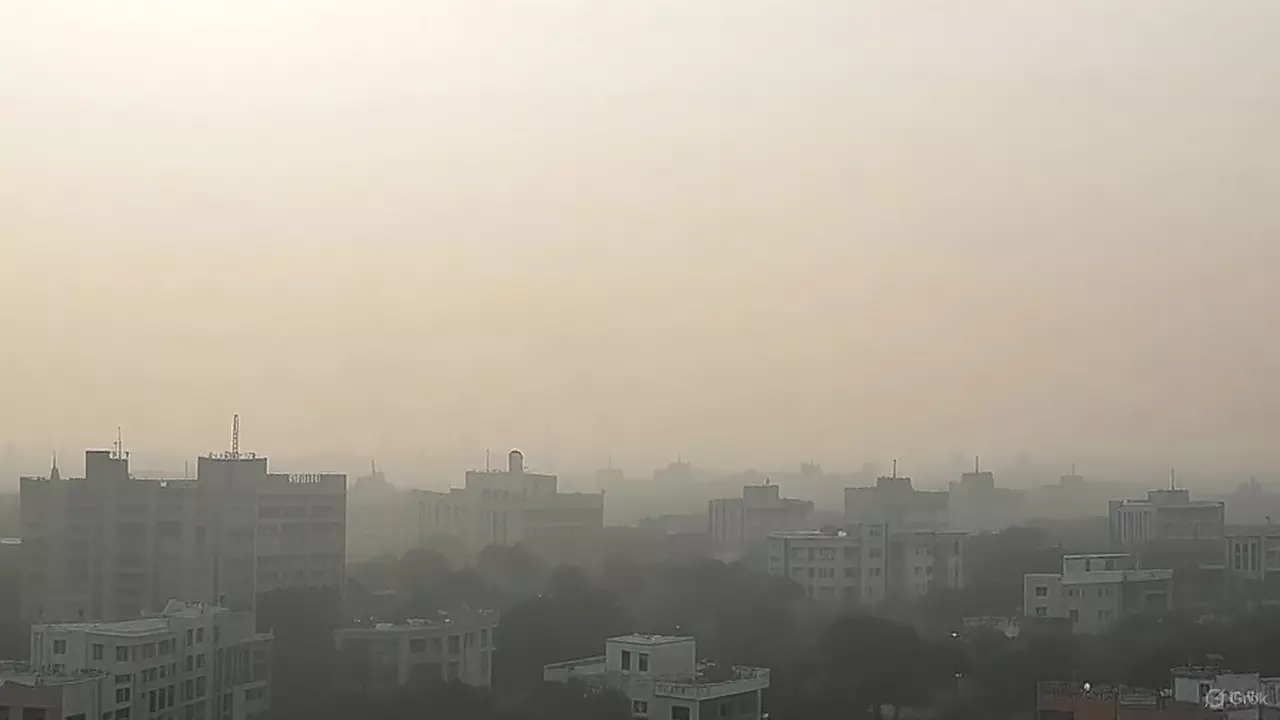 दिल्ली-एनसीआर में तेज हवाओं ने दी राहत, उत्तराखंड के मैदानी इलाकों में झुलसाने वाली गर्मी; जानें अन्य राज्यों का हाल