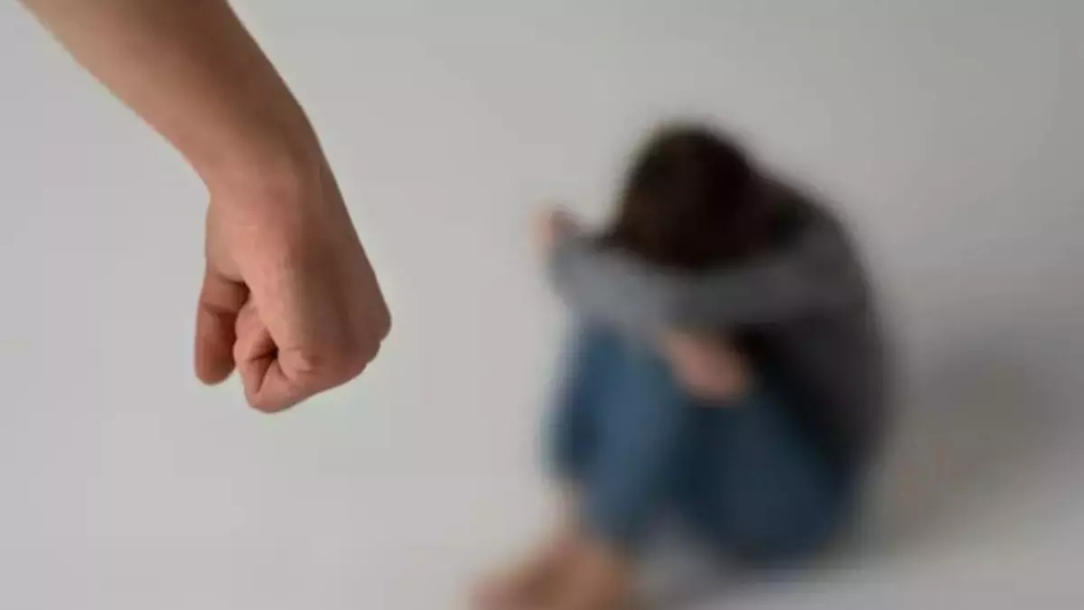 मोबाइल पर अश्लील फिल्म देखकर 14 साल के लड़के ने मासूम को बनाया हवस का शिकार,  घर पर अकेली थी बच्ची