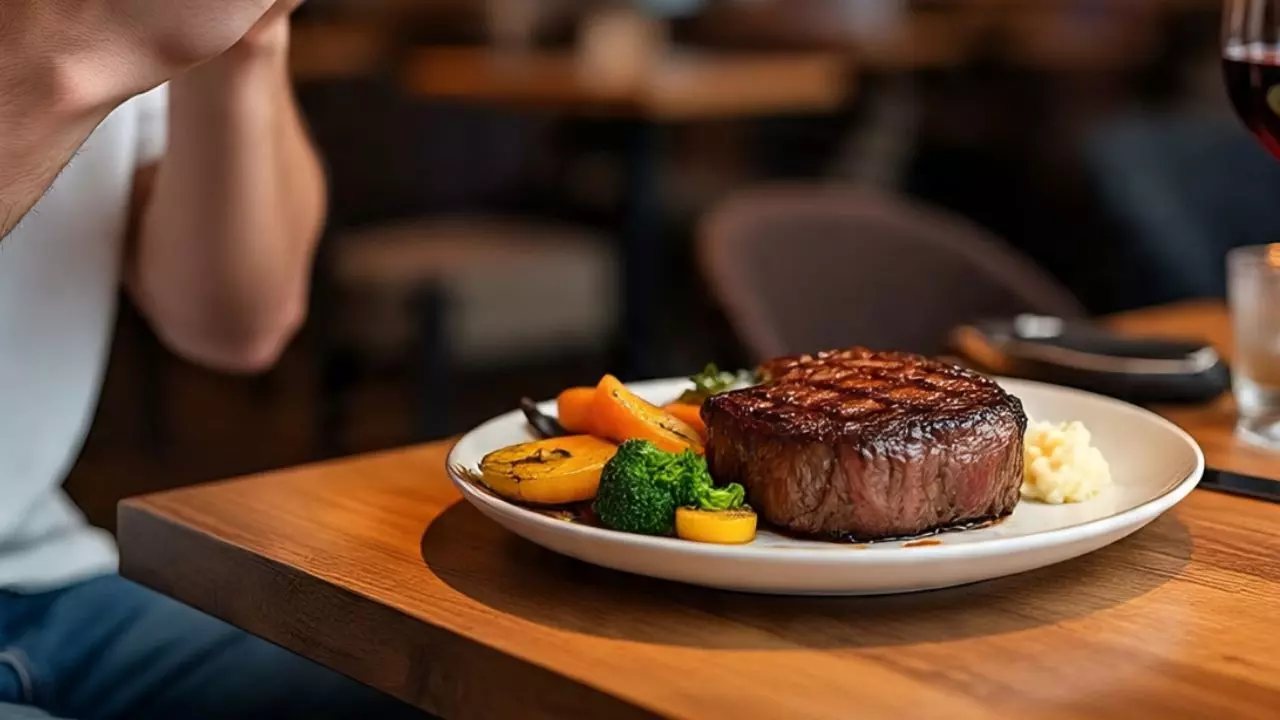 पूरे शहर में नॉनवेज बेचने से नहीं रोका  जा सकता... MP हाईकोर्ट की टिप्पणी