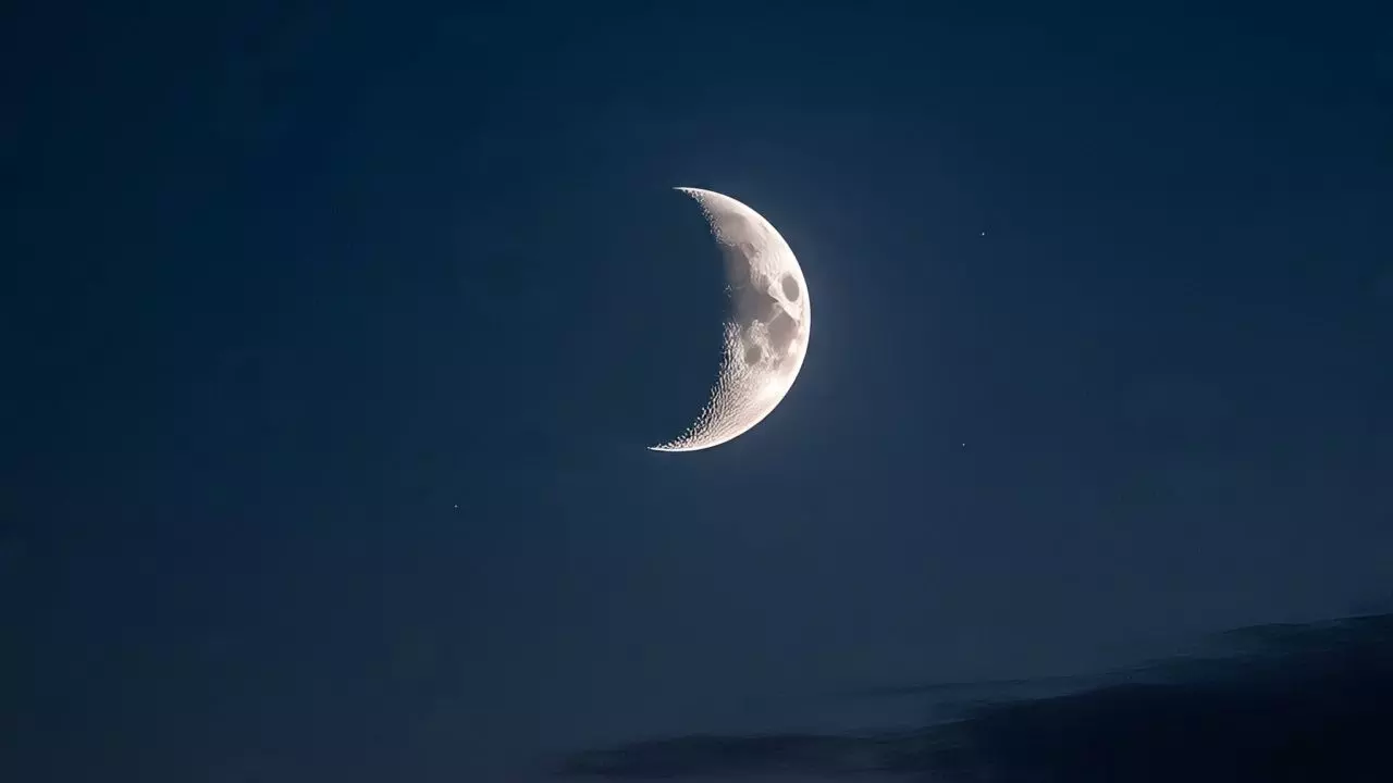 शरद पूर्णिमा की रात बरसता है अमृत, भगवान श्रीकृष्ण रचाते हैं महारास, जानिए कोजागरी पूर्णिमा की 10 खास बातें