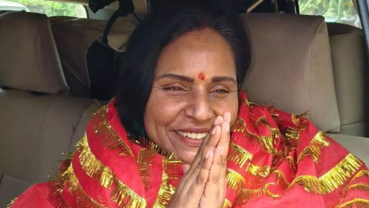 Bihar Election 2025: बड़े भाई की साली को टिकट देकर तेजस्वी ने कर दिया गेम, जानें कौन है डॉ. करिश्मा राय जो परसा से लड़ेंगी चुनाव Bihar Election 2025: बड़े भाई की साली को टिकट देकर तेजस्वी ने कर दिया गेम, जानें कौन है डॉ. करिश्मा राय जो परसा से लड़ेंगी चुनाव