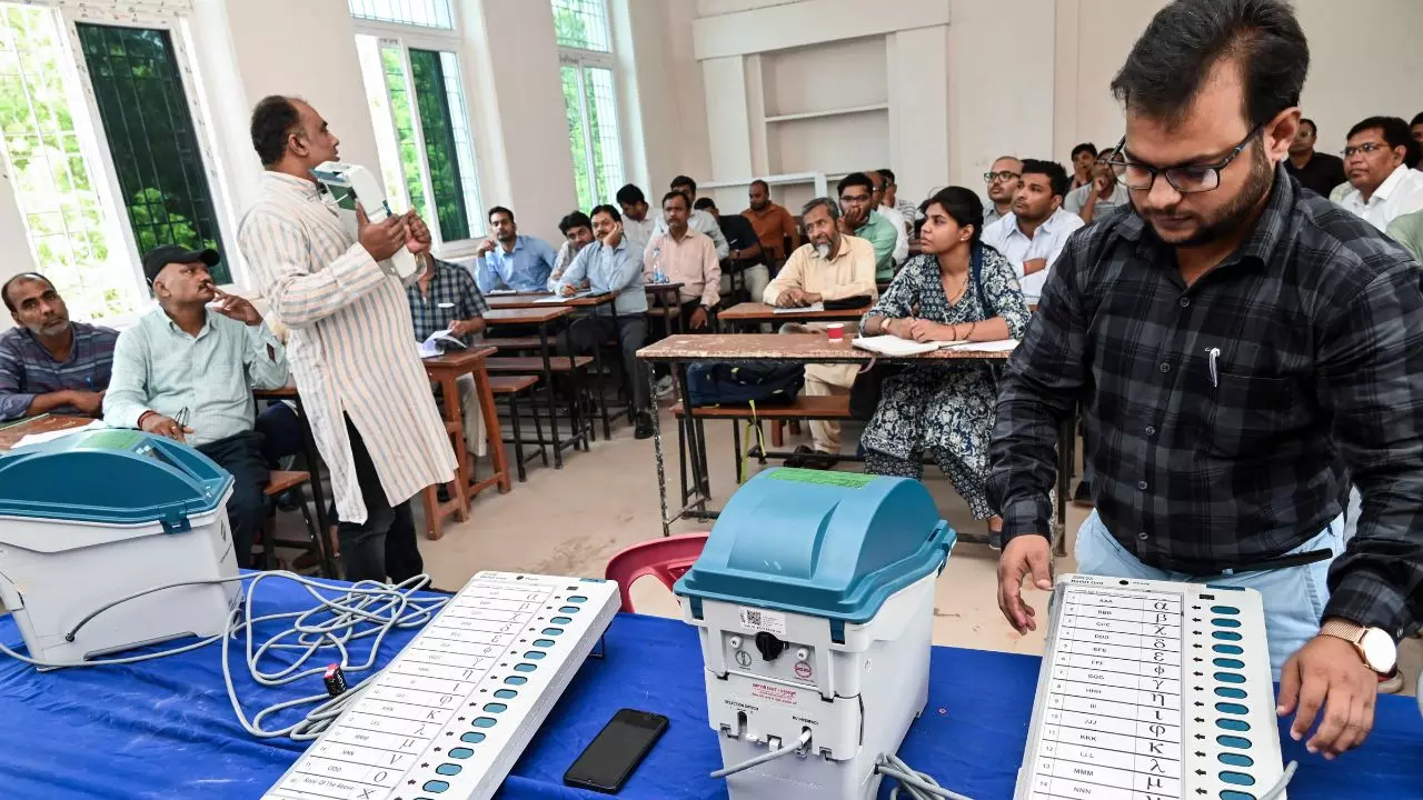 First Phase Turnout: बिहार में रिकॉर्ड 65.08% वोटिंग, टूटा 75 साल का रिकॉर्ड; ECI ने जारी किया नया डाटा