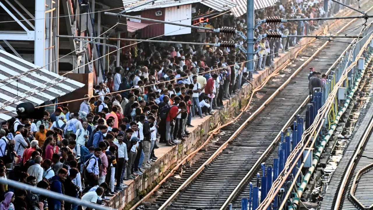 बच्ची से छेड़छाड़, जनता ने कर दिया हिसाब, रेलवे कर्मचारी की पीट-पीटकर ले ली जान