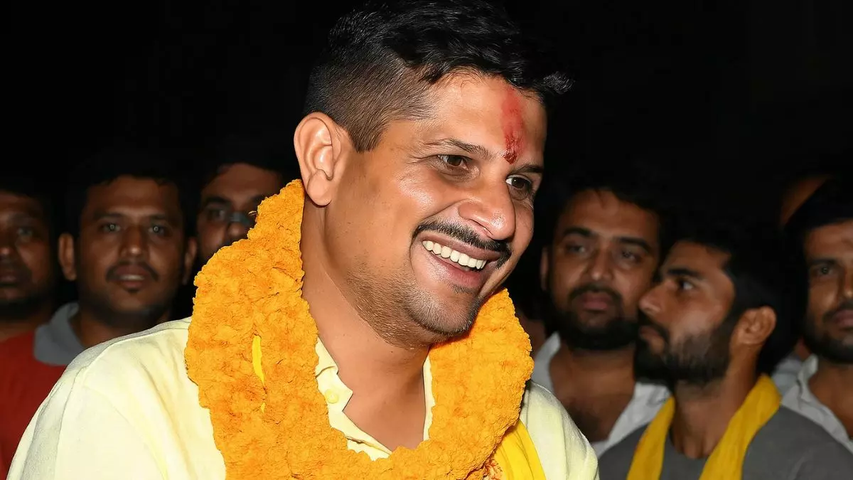 दिल्ली में सिक्योरिटी गार्ड से 400 करोड़ की कंपनी के मालिक बने नीरज सिंह, अब जन सुराज पार्टी से चुनावी मैदान में दिल्ली में सिक्योरिटी गार्ड से 400 करोड़ की कंपनी के मालिक बने नीरज सिंह, अब जन सुराज पार्टी से चुनावी मैदान में