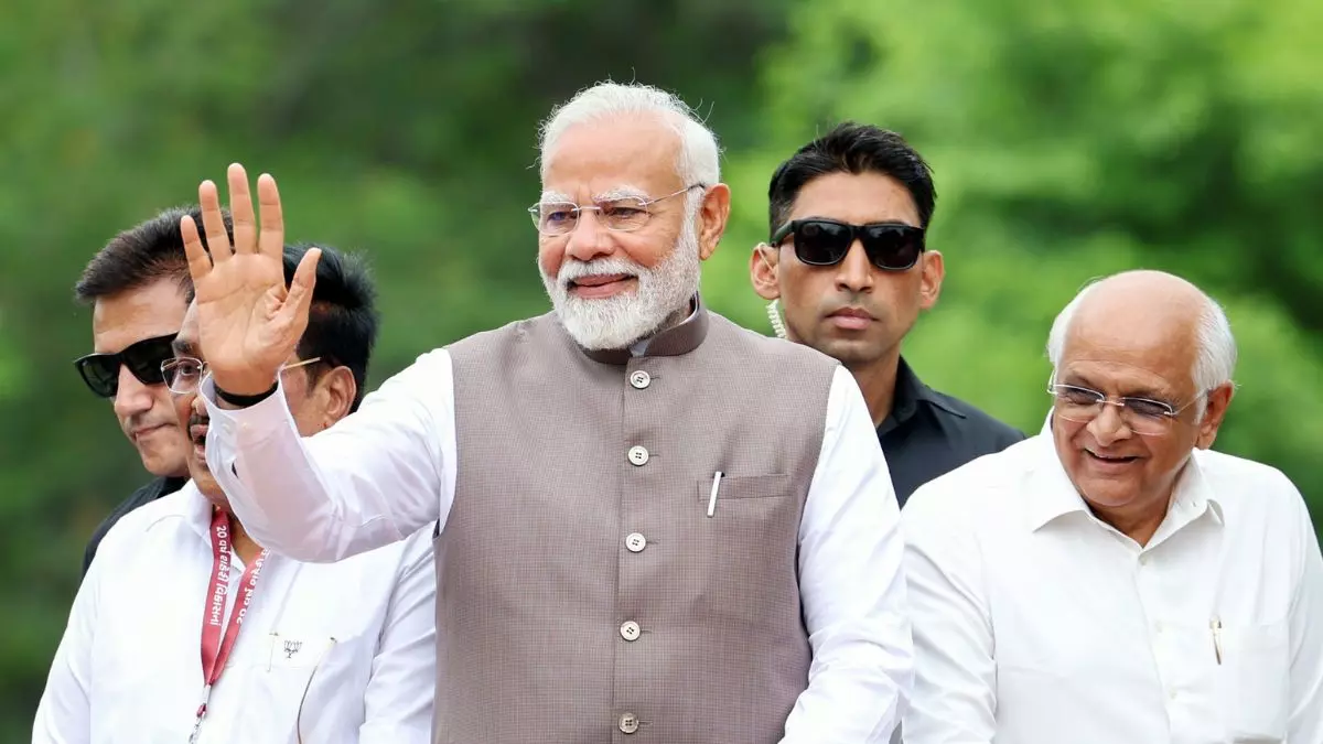 गुजरात में CM भूपेंद्र पटेल के अलावा पूरी कैबिनेट ने क्यों दिया इस्तीफा? जानिए इनसाइड स्टोरी गुजरात में CM भूपेंद्र पटेल के अलावा पूरी कैबिनेट ने क्यों दिया इस्तीफा? जानिए इनसाइड स्टोरी