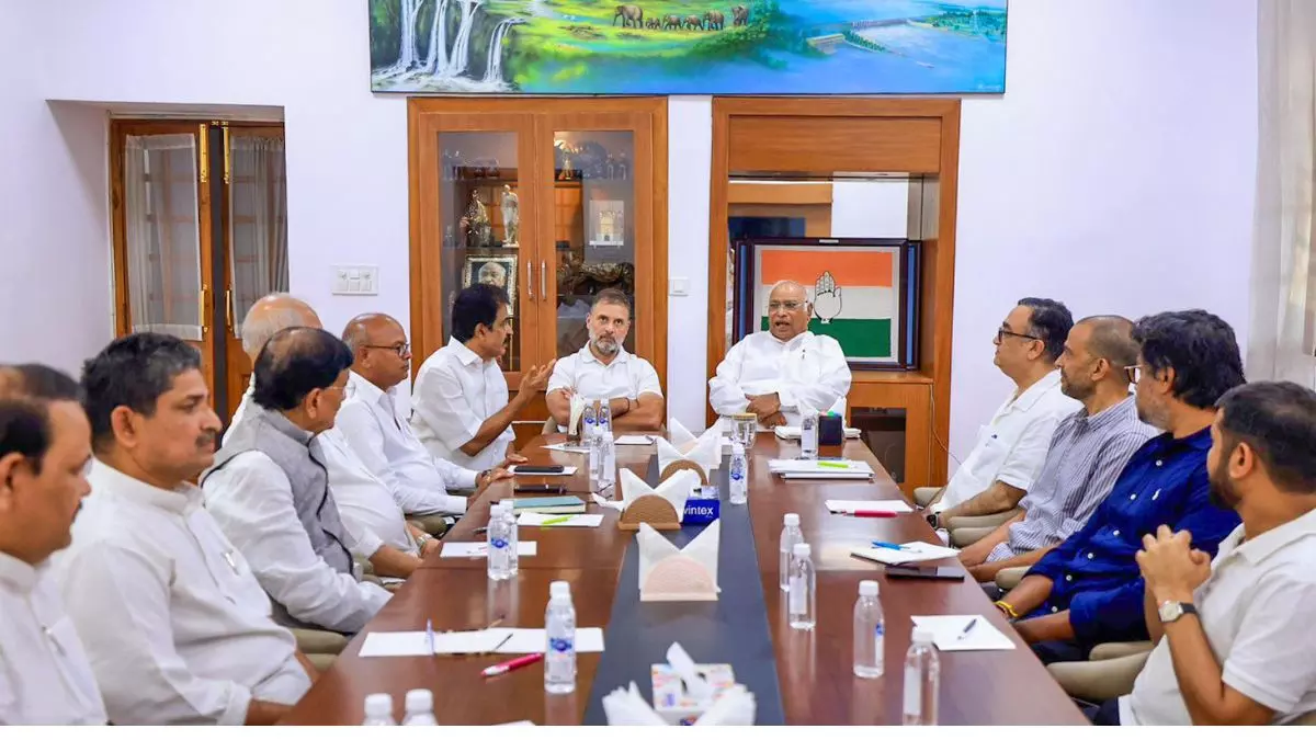 Bihar Election 2025: कांग्रेस ने 48 उम्मीदवारों की जारी की पहली लिस्ट, राजेश राम कटुंबा और शकील अहमद खान कदवा से लड़ेंगे चुनाव Bihar Election 2025: कांग्रेस ने 48 उम्मीदवारों की जारी की पहली लिस्ट, राजेश राम कटुंबा और शकील अहमद खान कदवा से लड़ेंगे चुनाव