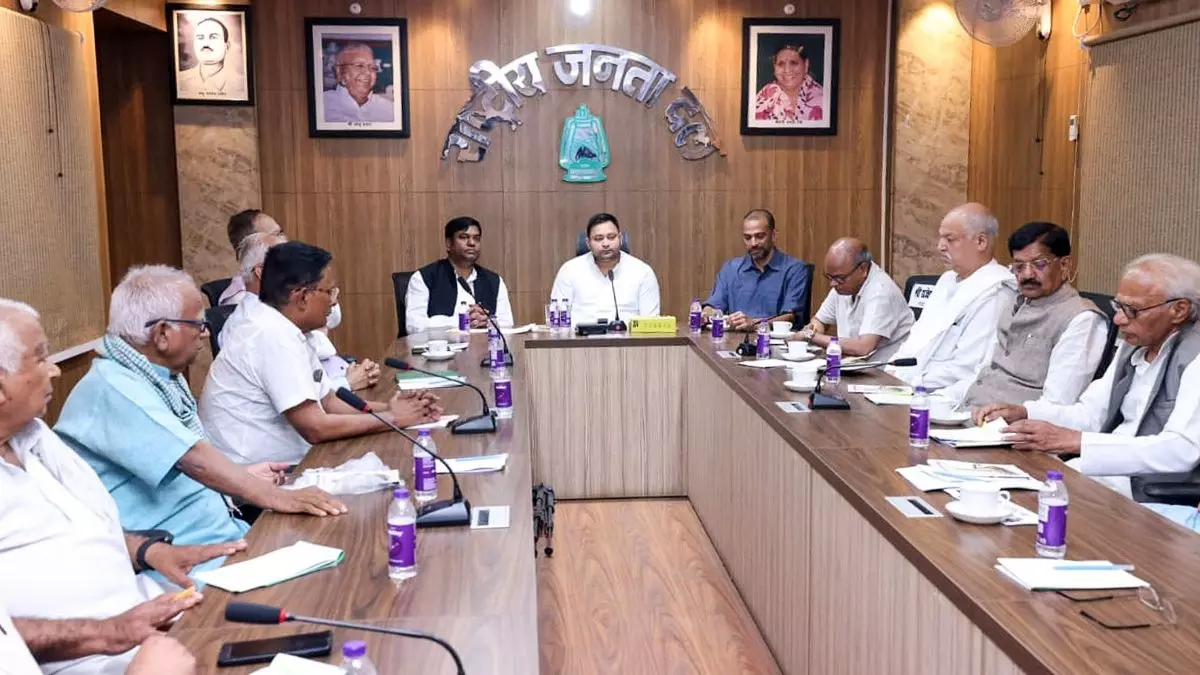 पहले चरण के नामांकन का आज आखिरी दिन, लेकिन RJD-VIP ने नहीं घोषित किए एक भी प्रत्याशी; क्या महागठबंधन में सब ठीक है?