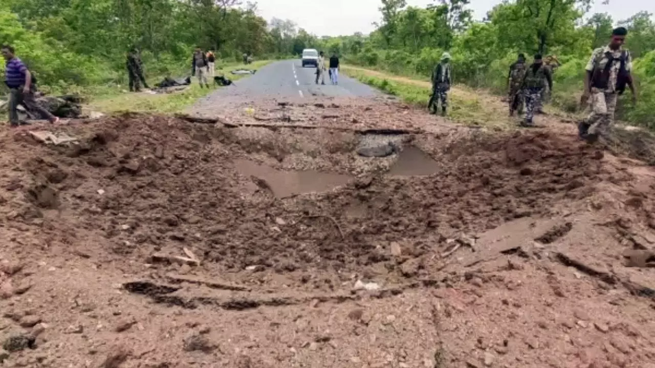 छत्तीसगढ़ में अंतिम सांस ले रहा नक्सलवाद! 170 माओवादियों के सरेंडर पर बोले अमित शाह - मार्च 2026 तक...