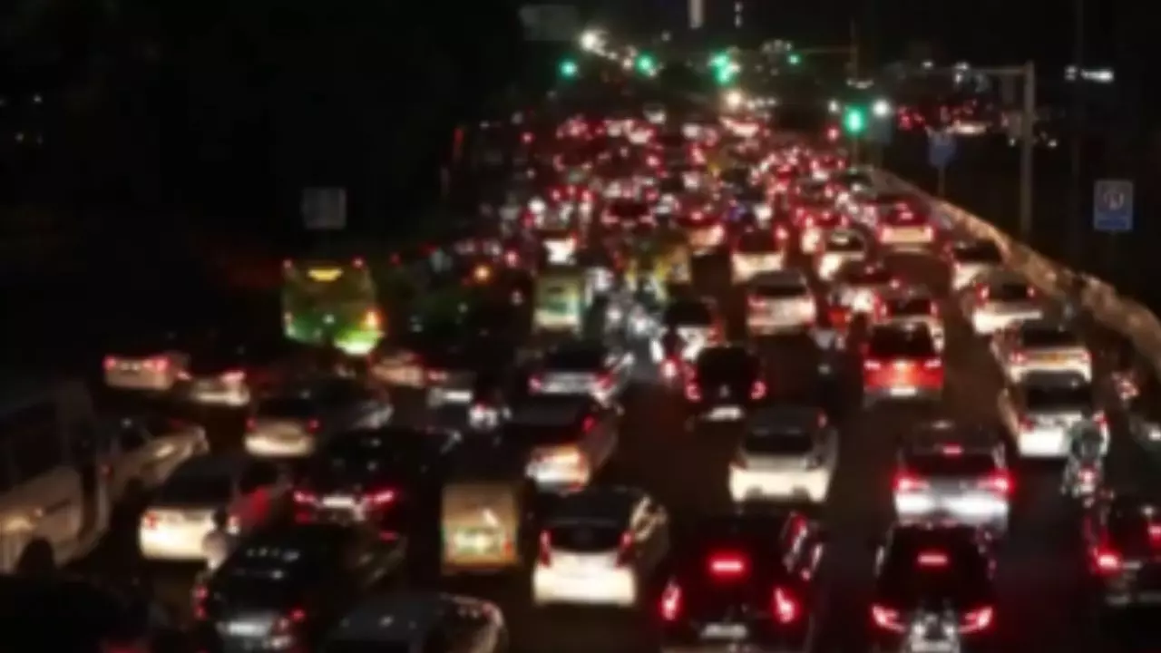 Aaj ki Taaza Khabar: धनतेरस- दीवाली से पहले दिल्ली NCR में महाजाम! सड़कों पर रेंगती नजर आई गाडियां- पढ़ें 17 सिंतबर की बड़ी खबरें