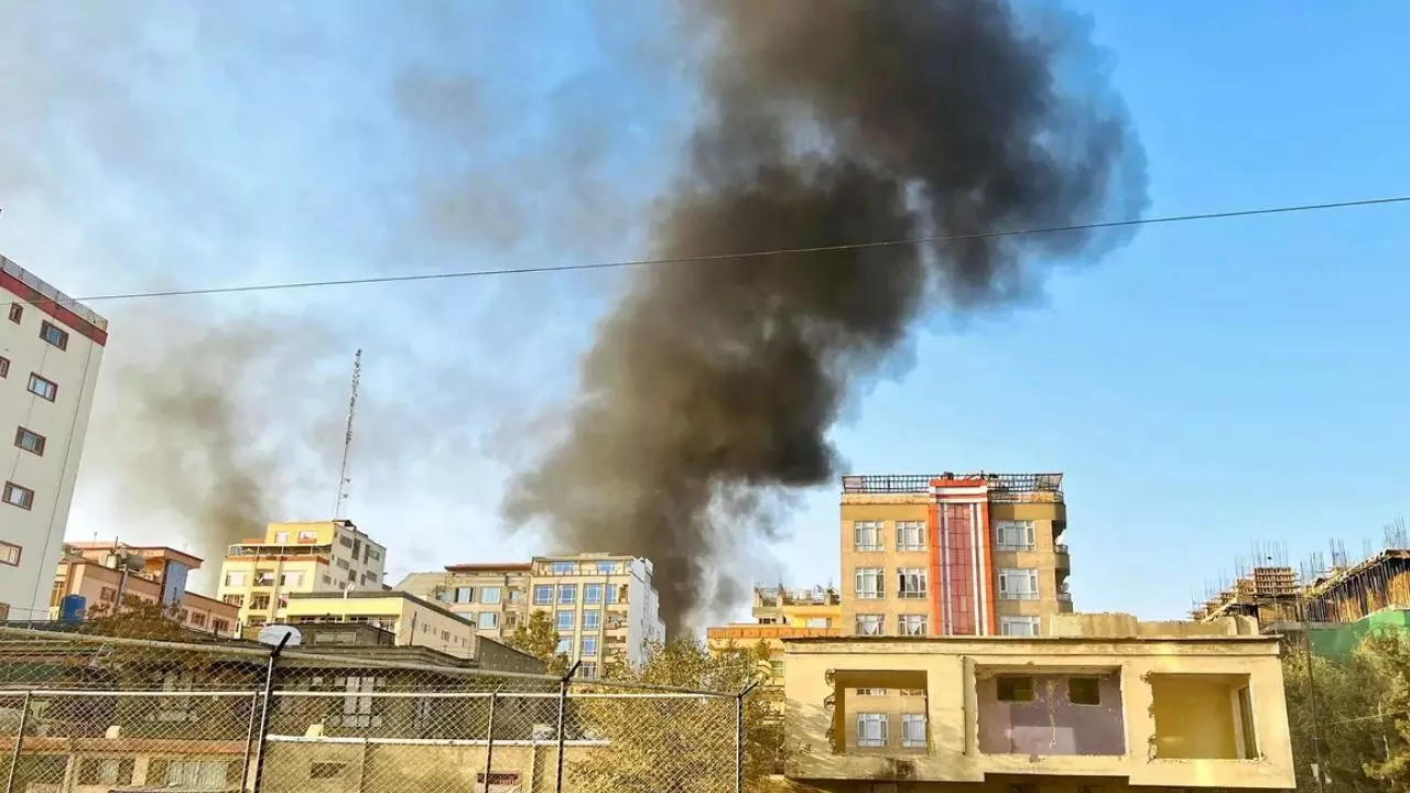 एक बार फिर दिखा ना-पाक का दोगलापन! पाकिस्तान ने बढ़ाई शांति की बात, फिर बरसा दिए बम अफगानिस्तान पर