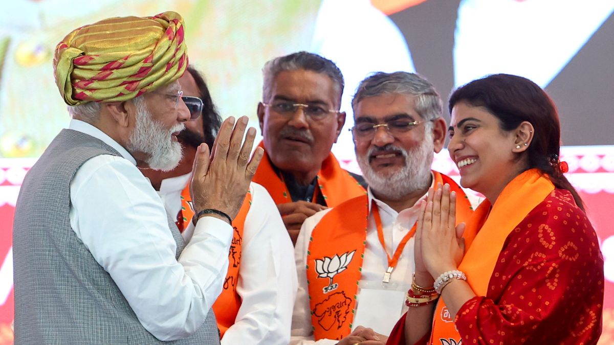 Gujarat Cabinet Expansion: गुजरात में आज सुबह 11:30 बजे होगा शपथ ग्रहण समारोह, रिवाबा जडेजा समेत 15 विधायक बन सकते हैं मंत्री