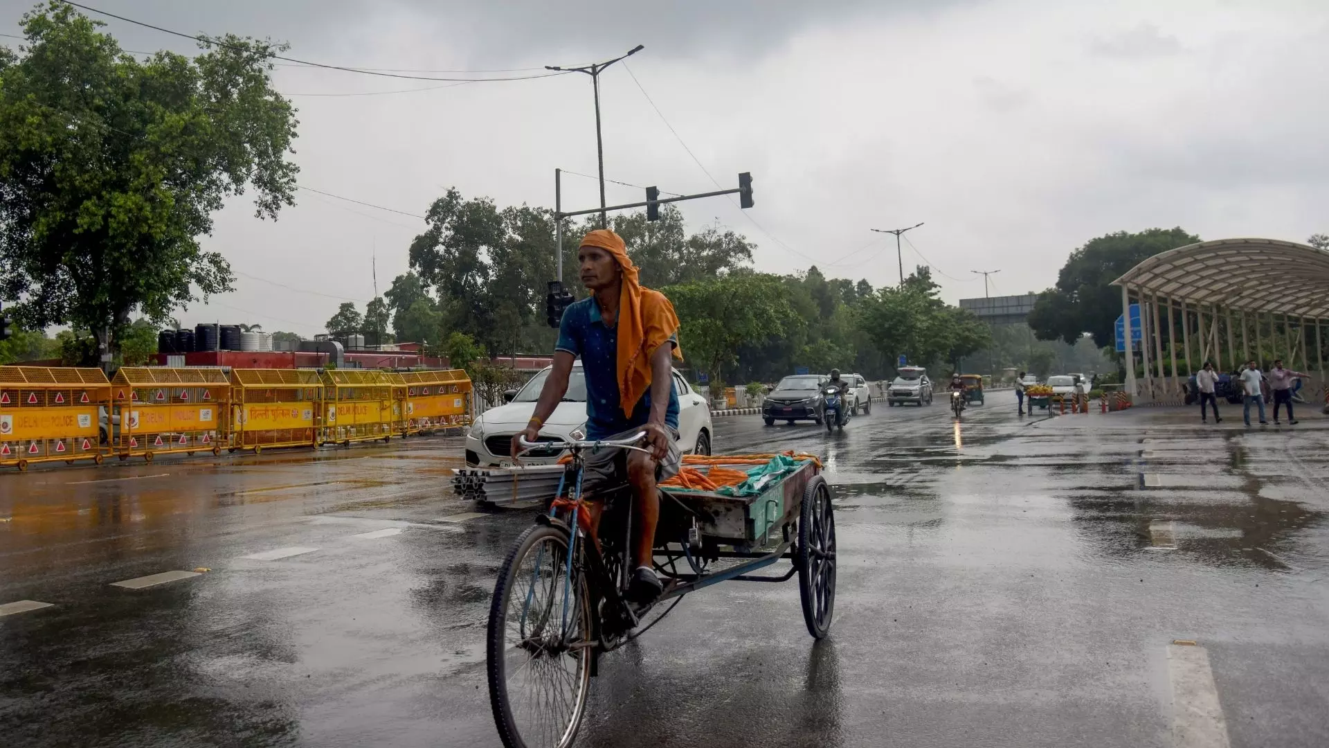 दिल्ली-एनसीआर में बदलेगा  मौसम का मिजाज, बिहार में तेज धूप और उमस से लोग बेहाल; जानें अन्य राज्य का हाल