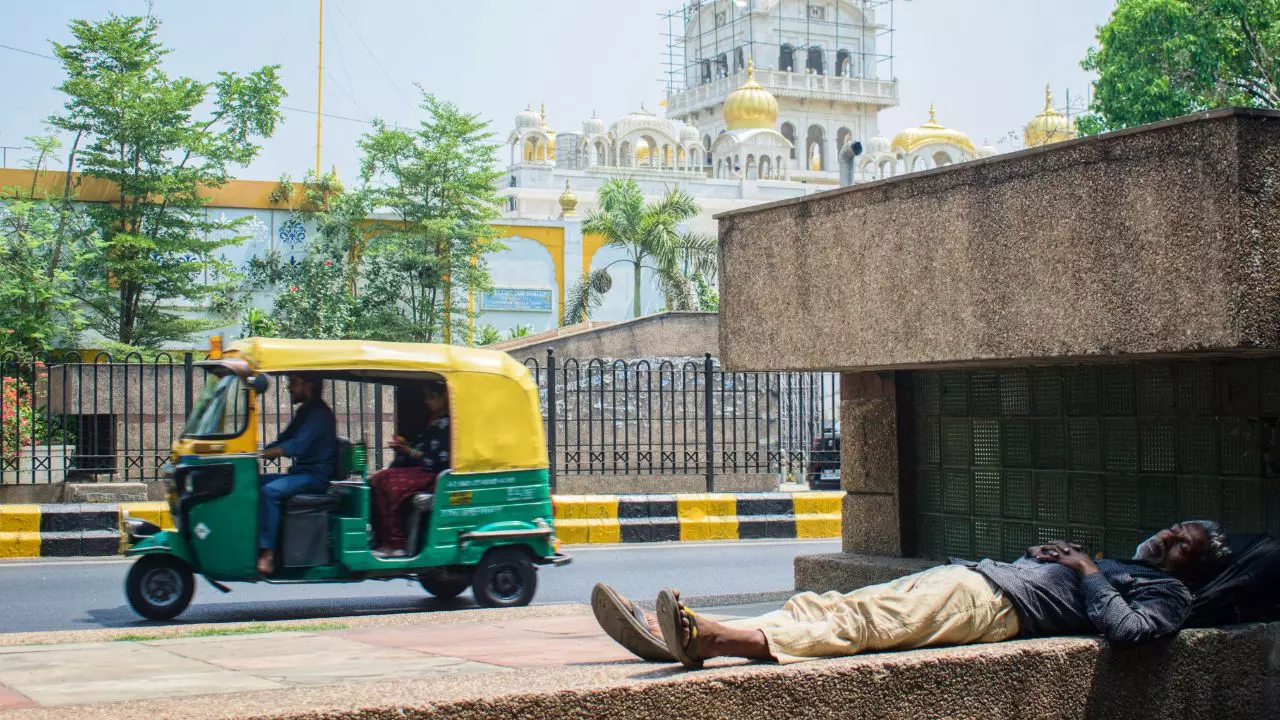 दिल्ली-NCR में उमस और गर्मी बरकरार, यूपी में बारिश का अलर्ट, राजस्थान से मानसून की विदाई शुरू; जानें अन्य राज्यों का हाल?