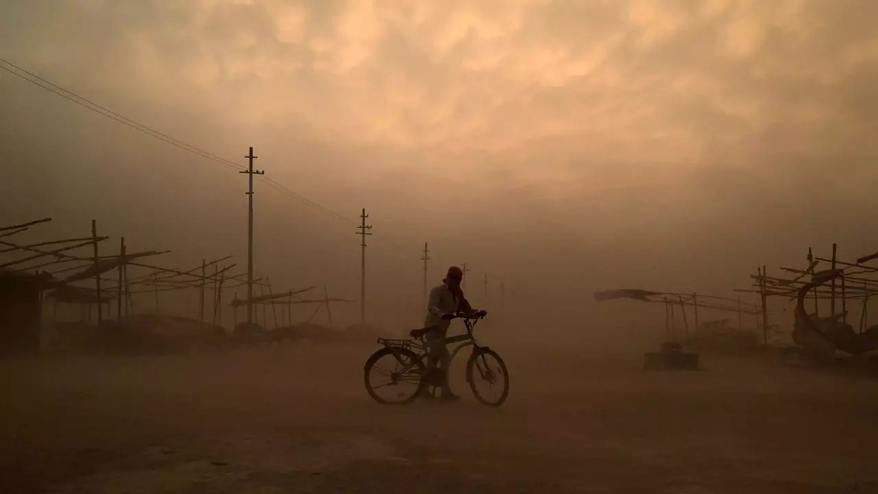 दिल्ली-एनसीआर में आज भी होगी तेज बारिश, उत्तर प्रदेश के कई जिलों में बिगड़ सकता है मौसम; जानें अन्य राज्यों का हाल