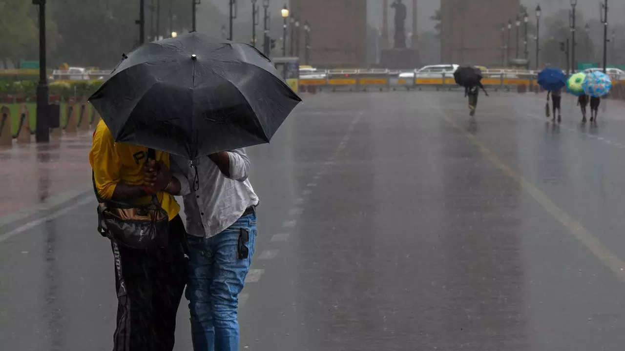 दिल्ली-एनसीआर में 6-7 अक्टूबर को आंधी-तूफान और तेज बारिश का अलर्ट, जानें अन्य राज्यों का हाल