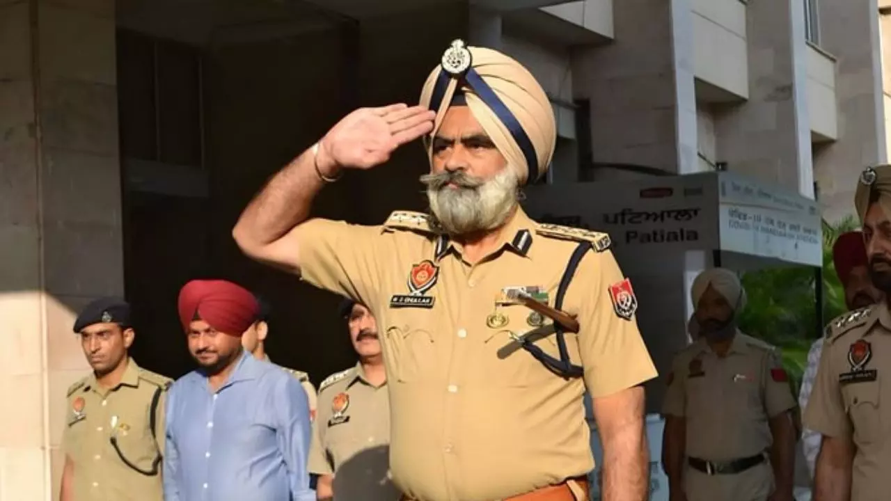 रिश्वत लेते पकड़े गए DIG हरचरण सिंह भुल्लर सस्पेंड, डीजीपी की रिपोर्ट के बाद पंजाब सरकार ने लिया एक्शन; सफाई में क्या बोले? रिश्वत लेते पकड़े गए DIG हरचरण सिंह भुल्लर सस्पेंड, डीजीपी की रिपोर्ट के बाद पंजाब सरकार ने लिया एक्शन; सफाई में क्या बोले?
