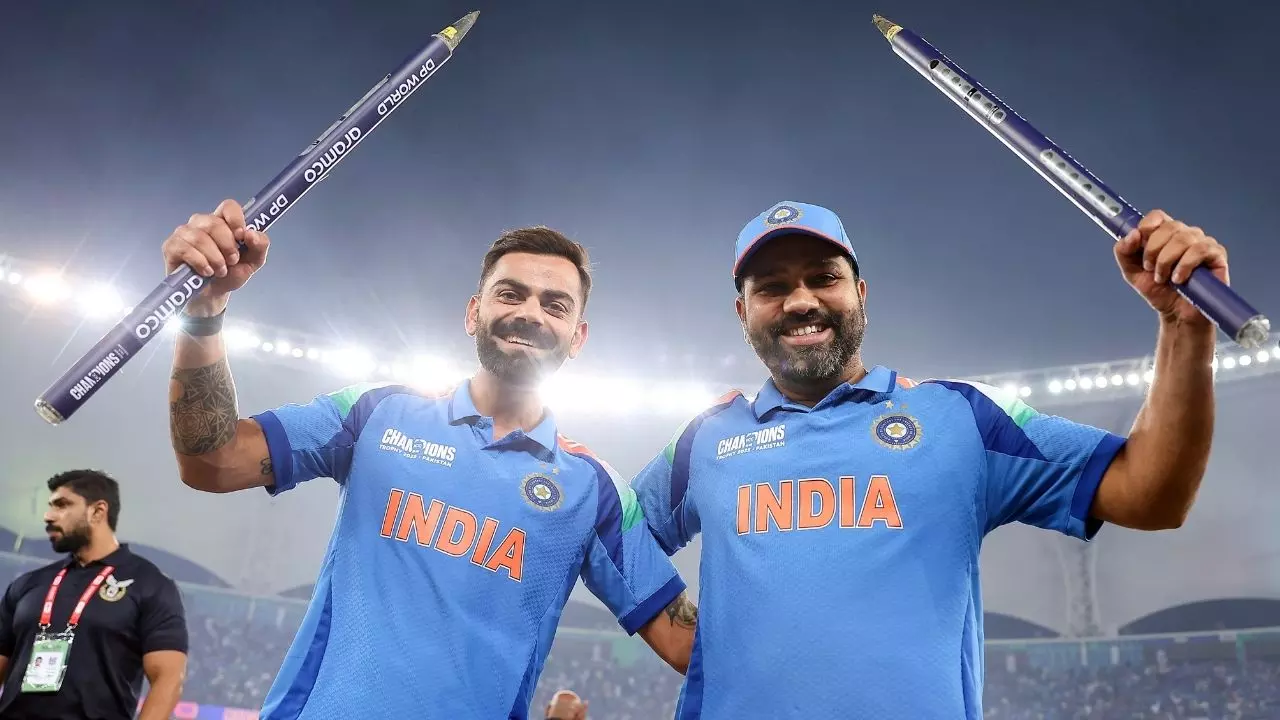 224 दिन बाद वापसी और फिर फ्लॉप! क्या खत्म हो गया ‘ROKO’ युग? विराट-रोहित के आउट होते ही सोशल मीडिया पर आई मीम्स की बाढ़ 224 दिन बाद वापसी और फिर फ्लॉप! क्या खत्म हो गया ‘ROKO’ युग? विराट-रोहित के आउट होते ही सोशल मीडिया पर आई मीम्स की बाढ़