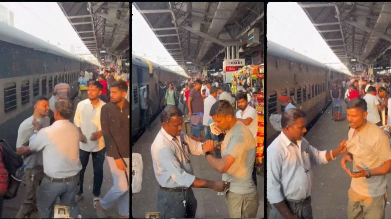 पैसे दे पैसे... जबलपुर में UPI ट्रांजेक्शन फेल होने पर वेंडर ने यात्री का पकड़ा कॉलर, स्मार्ट वॉच देने पर छोड़ा | VIDEO पैसे दे पैसे... जबलपुर में UPI ट्रांजेक्शन फेल होने पर वेंडर ने यात्री का पकड़ा कॉलर, स्मार्ट वॉच देने पर छोड़ा | VIDEO