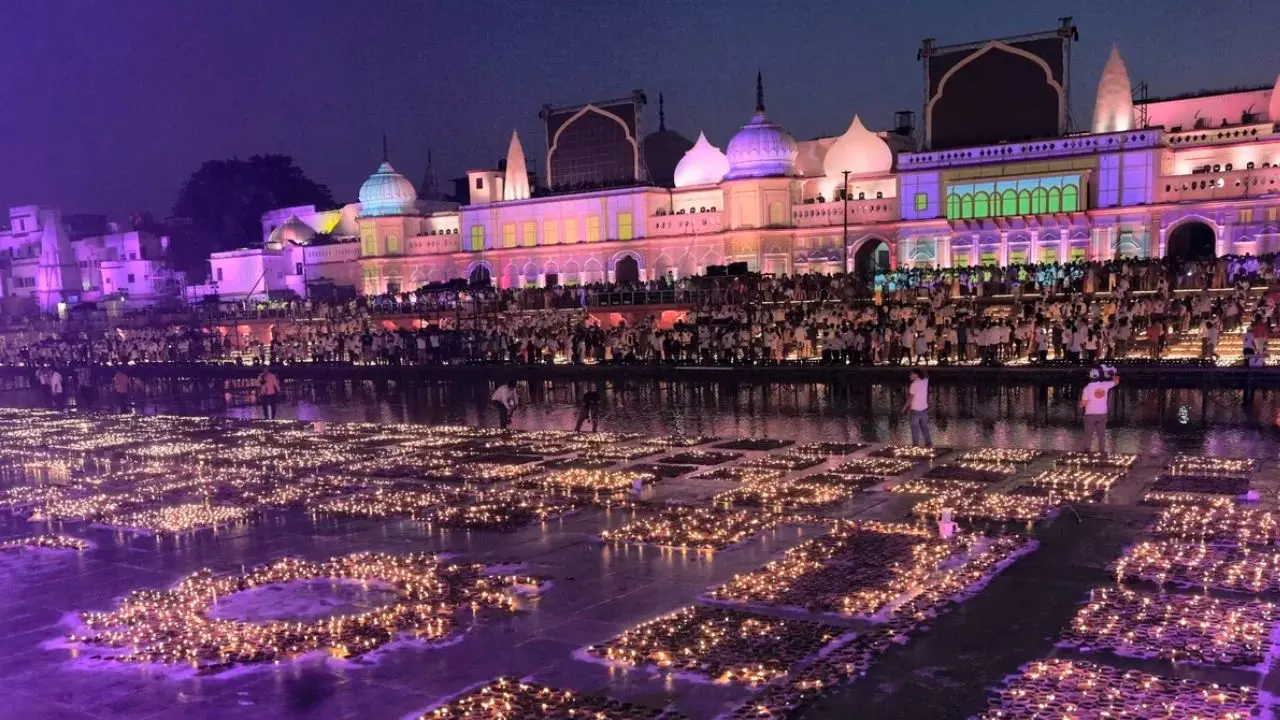 26 लाख से अधिक दीपों से जगमगाए राम की पैड़ी के घाट, अयोध्या दीपोत्सव में बना वर्ल्ड रिकॉर्ड; Video में देखिए नजारा 26 लाख से अधिक दीपों से जगमगाए राम की पैड़ी के घाट, अयोध्या दीपोत्सव में बना वर्ल्ड रिकॉर्ड; Video में देखिए नजारा